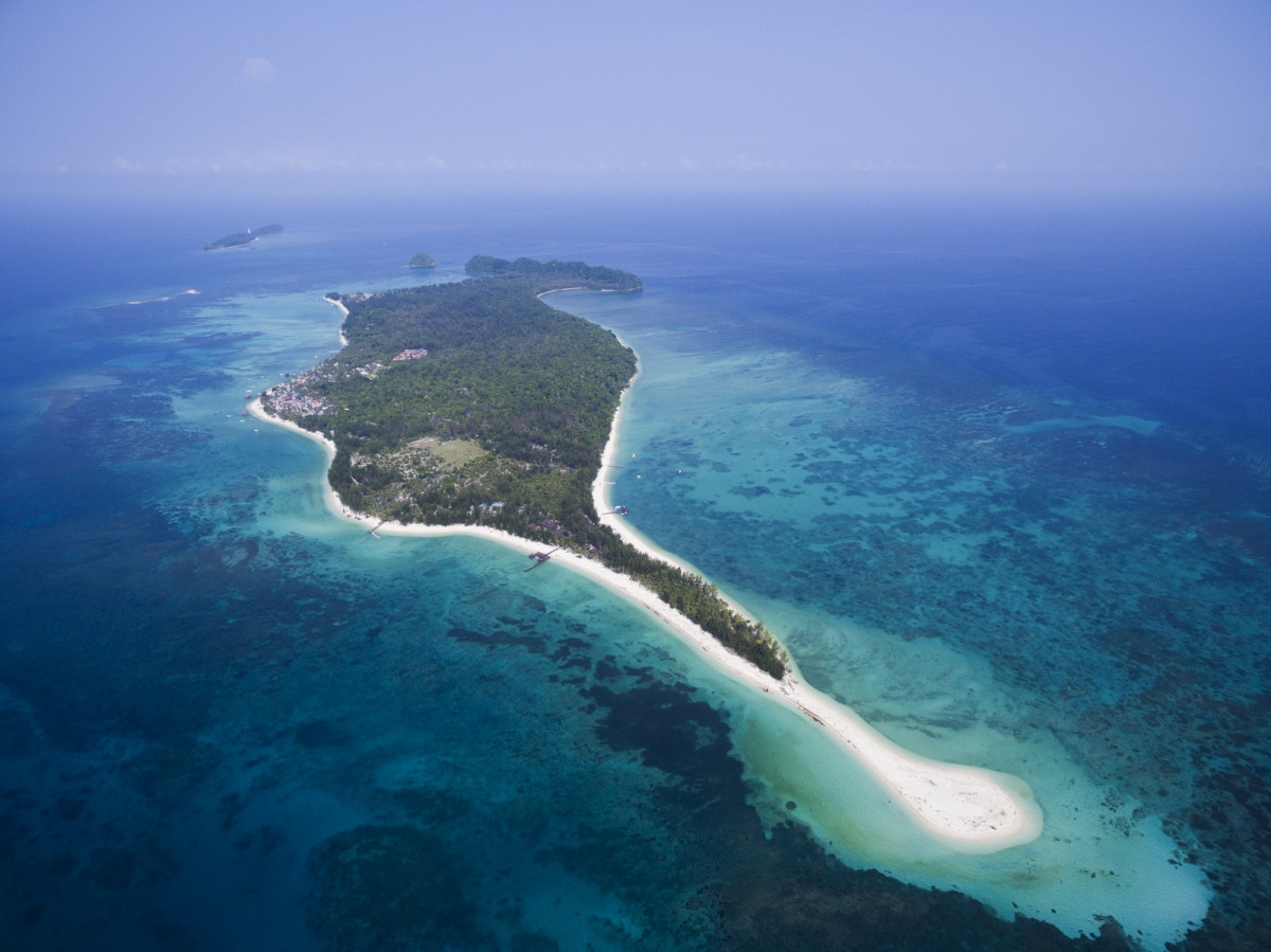 (English) Land on Mantanani island, Sabah’s popular diving spot, is up for sale for RM12 million